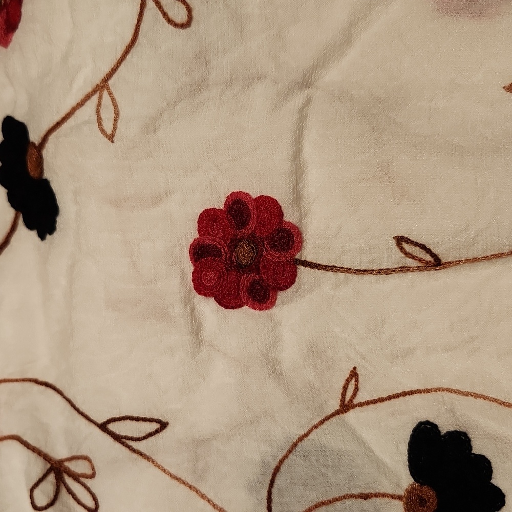 5 Parami design white and red and blue embroidery size 1x - Picture 4 of 6